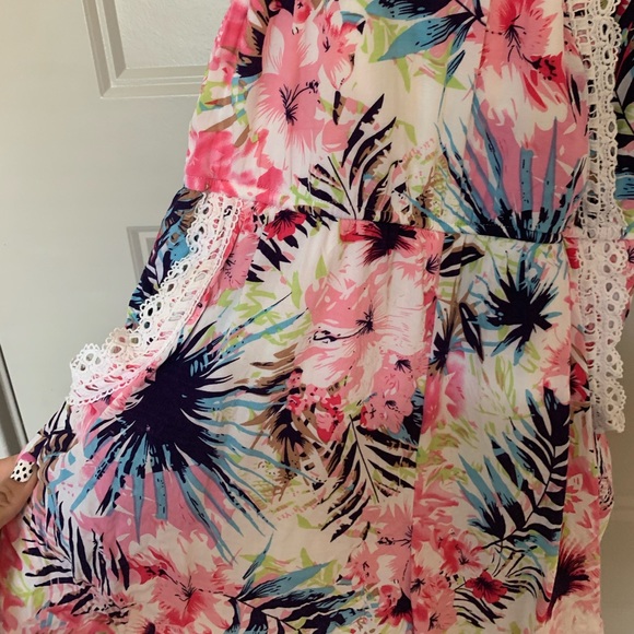 Lulumari Tropical Romper - Picture 4 of 4